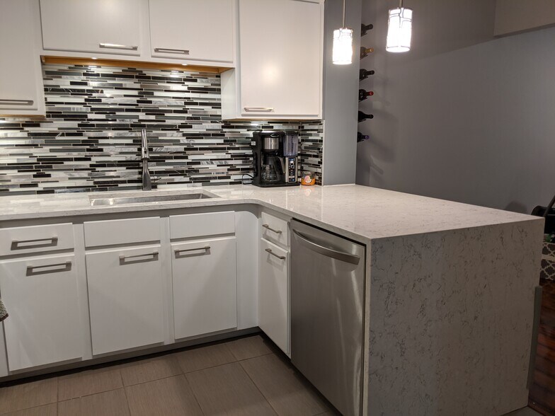 Waterfall counter, dishwasher - 111 Delmar Mitchell Dr