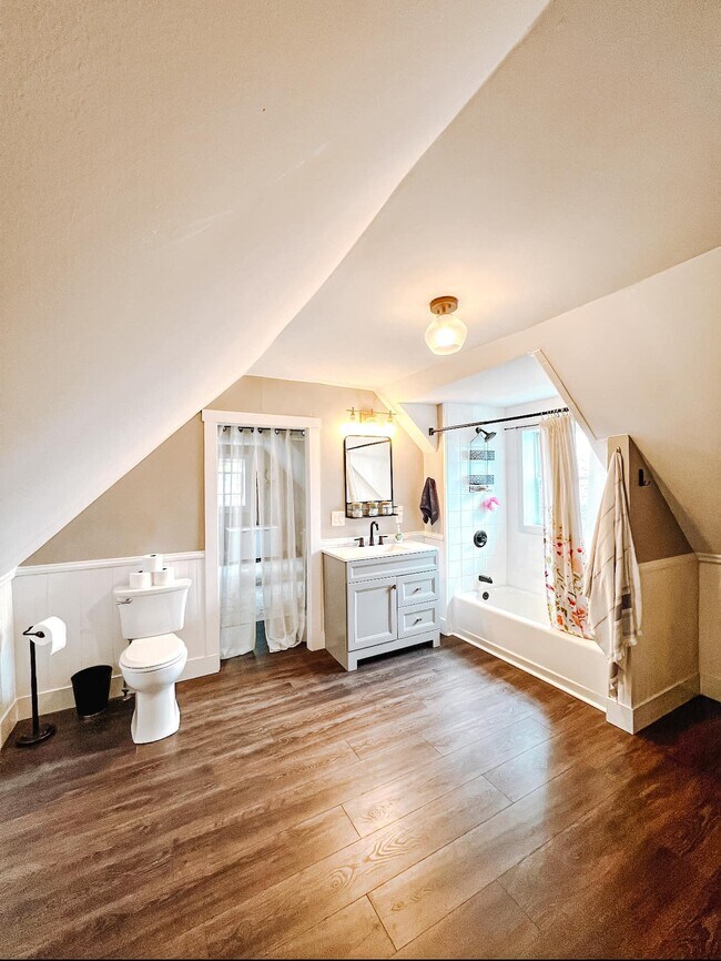 Building Photo - 252 Windsor St