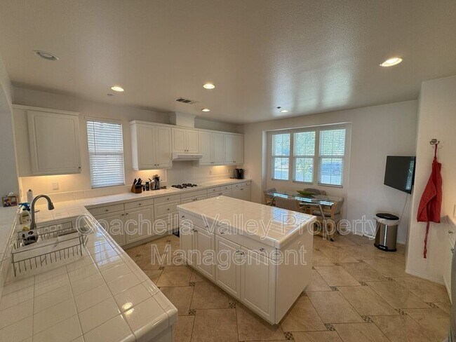 Building Photo - 1290 Esperanza Trail