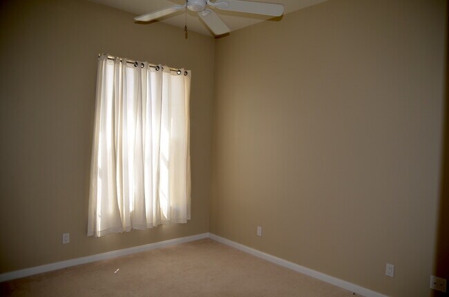 Building Photo - Nice 3 Bedroom / 2 Bath House with Private Pool in Gated VillageWalk of Lake Nona