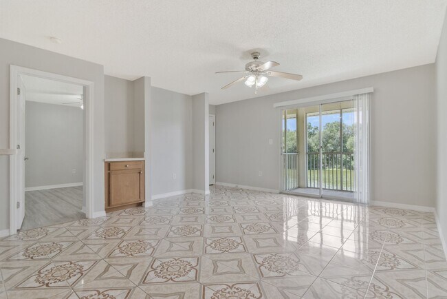 Building Photo - 221 Lake Brook Cir