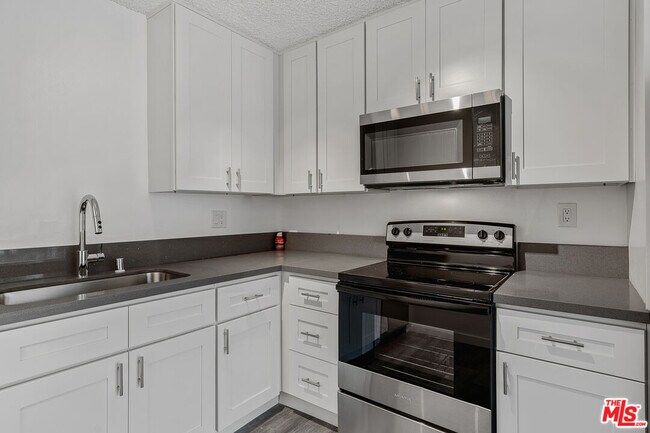 Building Photo - 12960 Dronfield Ave