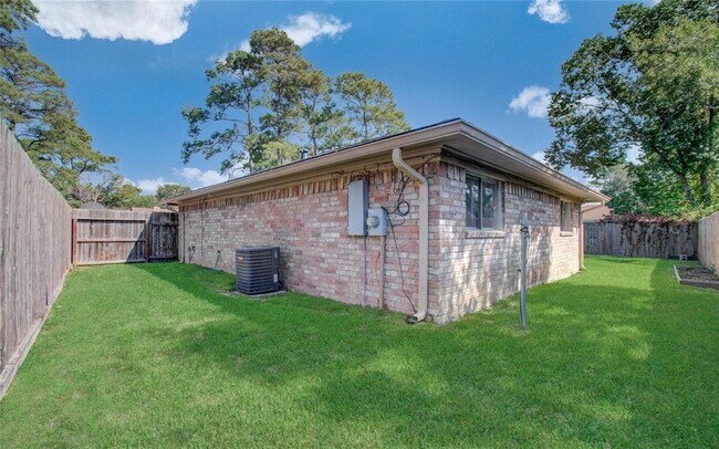 Building Photo - 3605 Kingsway Dr