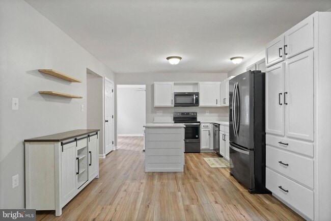 Building Photo - 1544 Avenue C