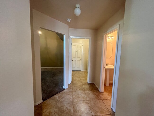 Building Photo - 19718 River Pointe Ln