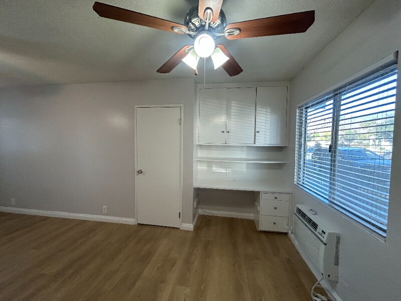 Building Photo - 409 N Los Robles Ave