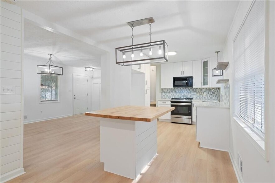 Building Photo - 920 Kings Ct