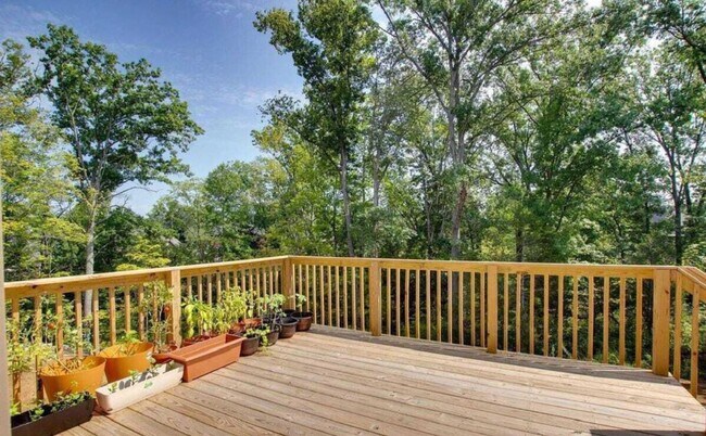 Building Photo - Gorgeous Newer Construction Home!