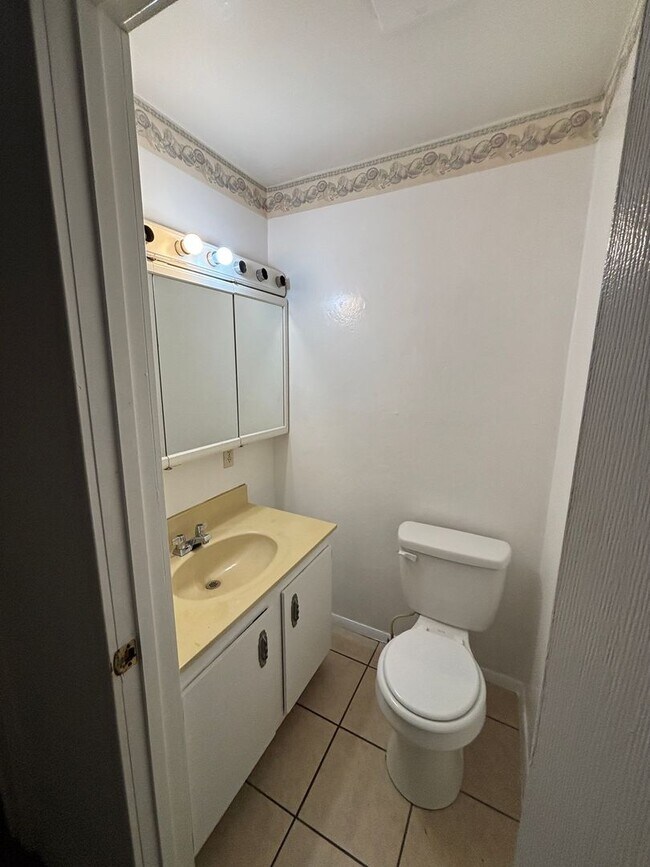 Building Photo - Boltin 19-21