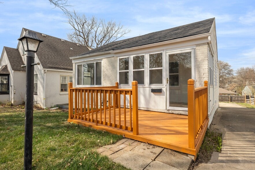 Building Photo - 822 E 72nd St