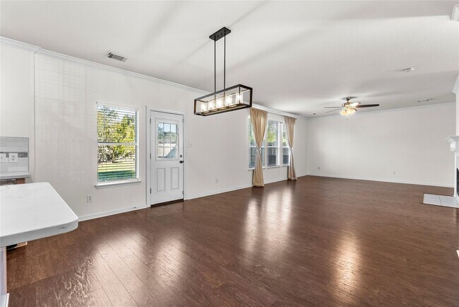 Building Photo - 542 Cedar Branch Dr