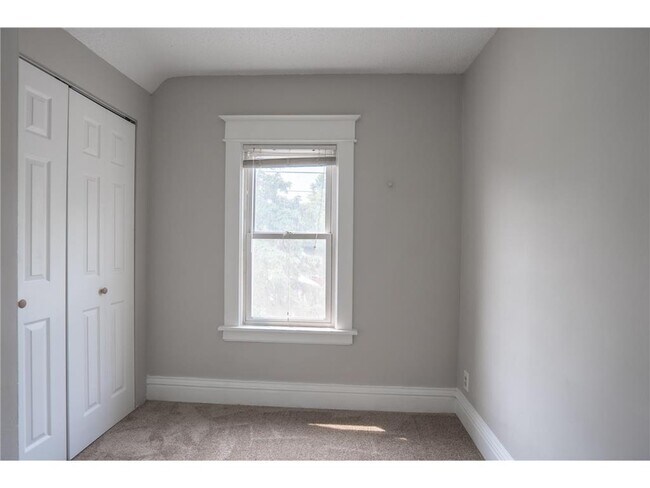 Building Photo - 938 N Cypress St