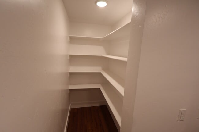 Building Photo - 380 E 700 S
