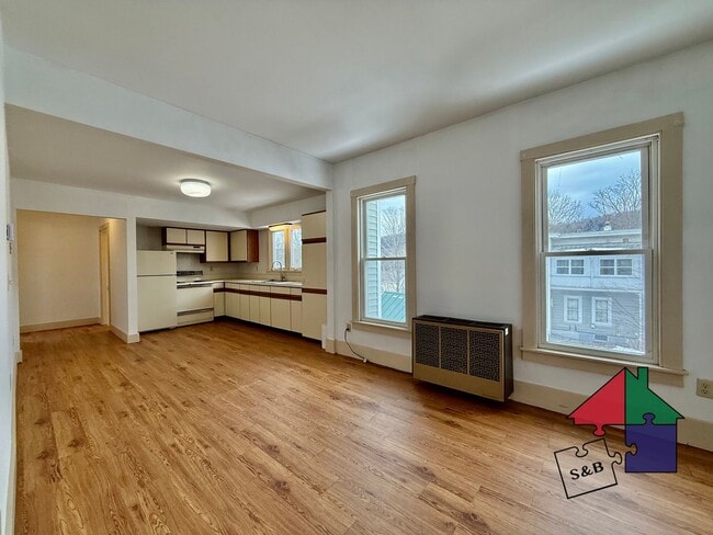 Building Photo - 19 Meadow St