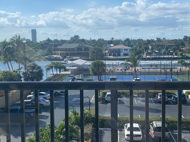 Building Photo - 2049 S Ocean Dr