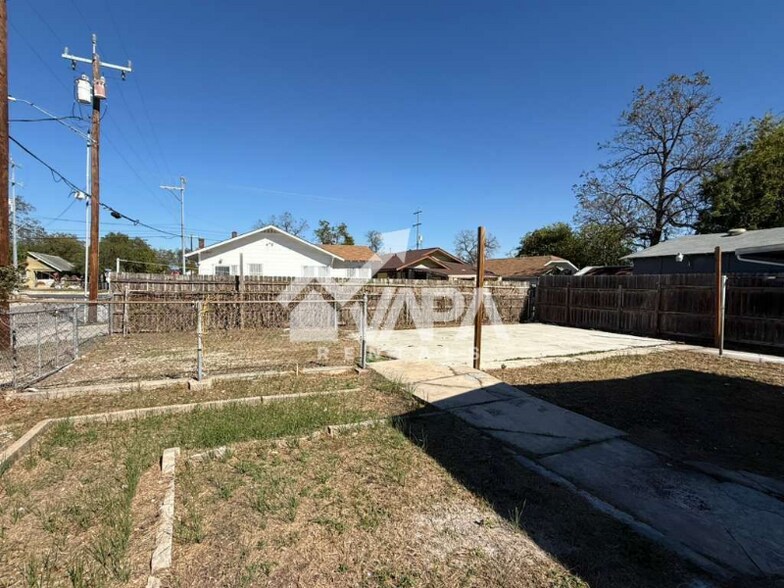 Building Photo - 602 Canton