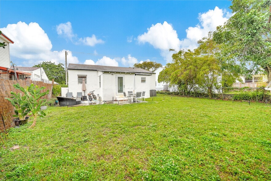 Building Photo - 274 NW 43rd St