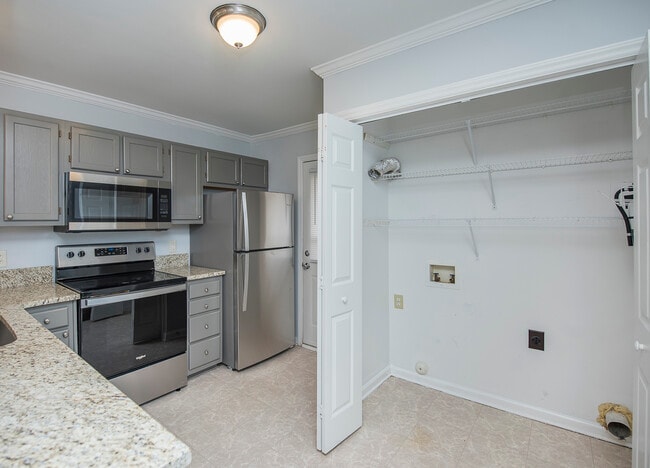 Building Photo - 20 Cheltenham Dr