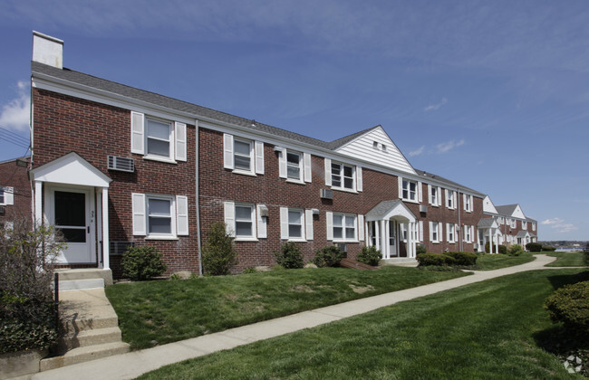 Building Photo - Shrewsbury Manor