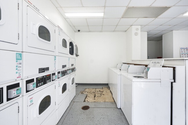 Building Photo - 4300 W Ford City Dr