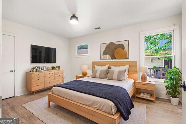 Building Photo - 94 Lucy St SE