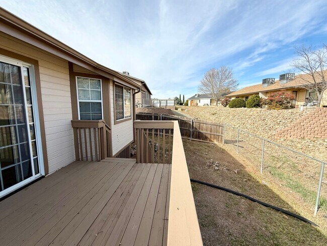 Building Photo - 9490 E Catalina Dr