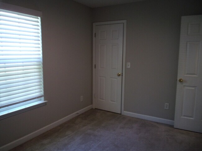 Building Photo - Single Level 3 Bedroom 2 Bath Home in Bristol Park off Mt. Gallant Road