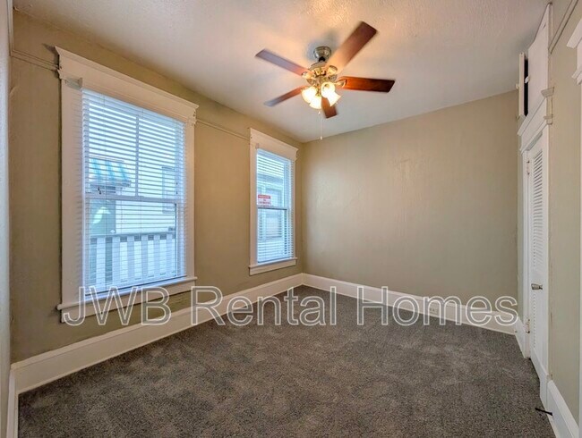 Building Photo - 2743 Vernon Terrace