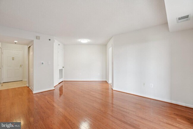 Building Photo - 2181 Jamieson Ave
