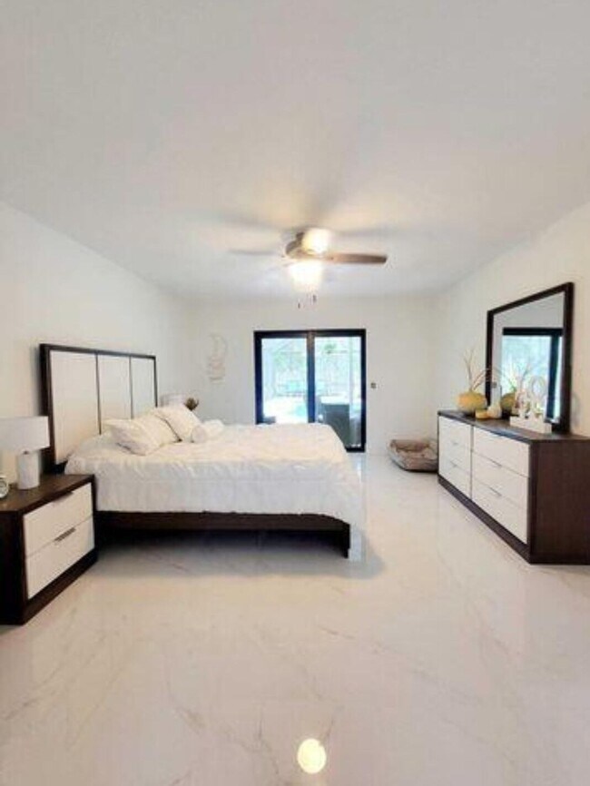 Building Photo - 1697 SW Clover St