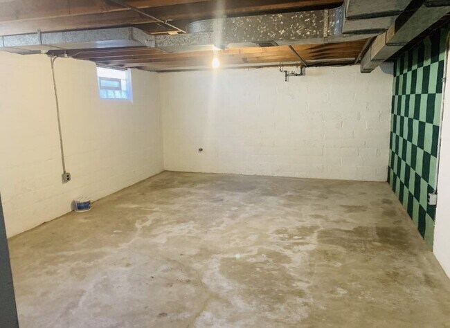 Building Photo - Charming 2-Bed side by side Duplex on Grand Ave S #2