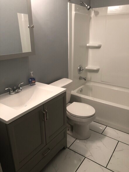 Building Photo - 533 Hinton St