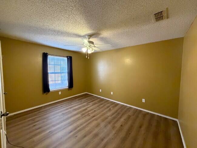 Building Photo - Beautiful House Located A Few Blocks From Elementary & Close Access To S.Loop 289 & Interstate!