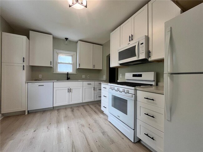 Building Photo - 837 Bidwell St