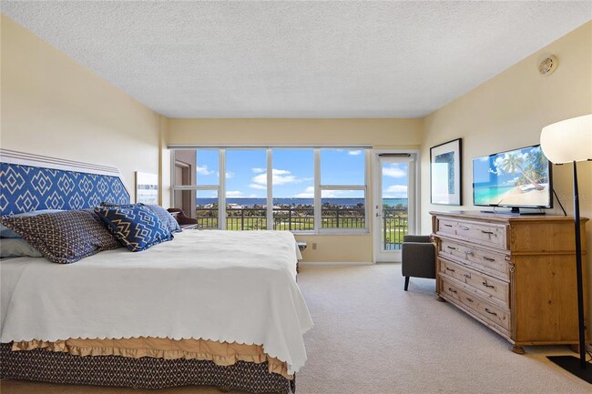 Building Photo - 601 Longboat Club Rd