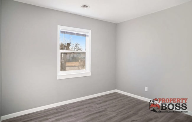 Building Photo - 4216 W 19th Plaza