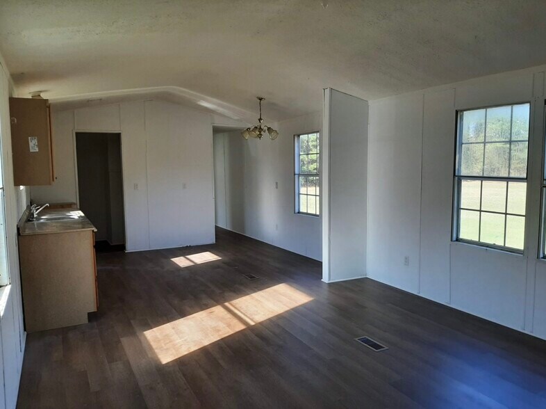 Building Photo - 189 Wild Forest Ln