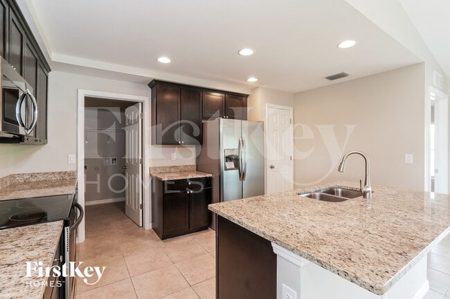 Building Photo - 23 NW 27th Ln