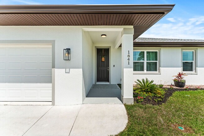 Building Photo - 3/2, fully fenced single family home in NW...