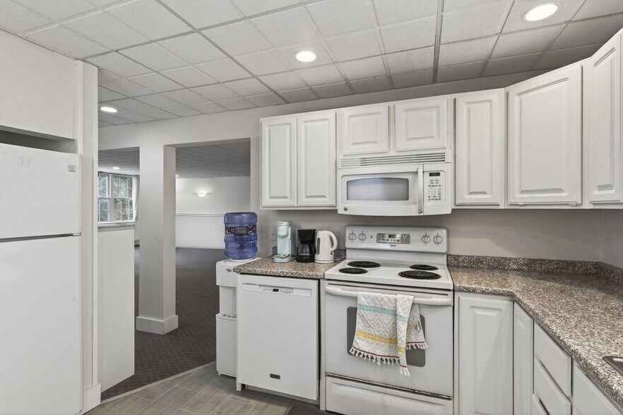 Building Photo - 178 Exeter