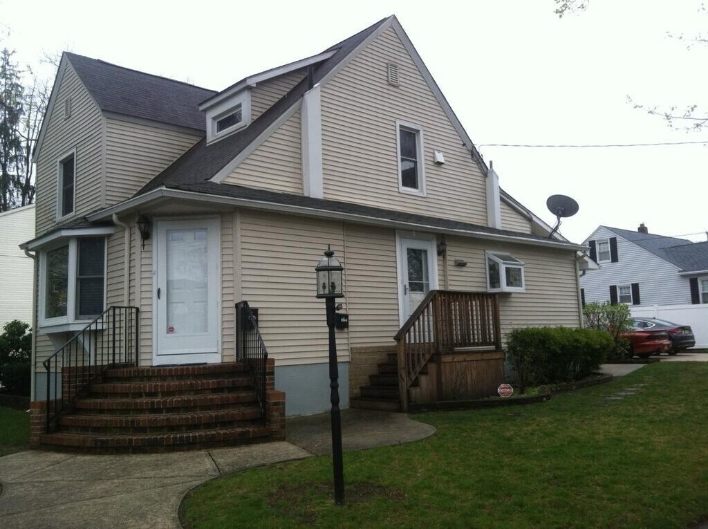 Building Photo - 302 S 2nd St