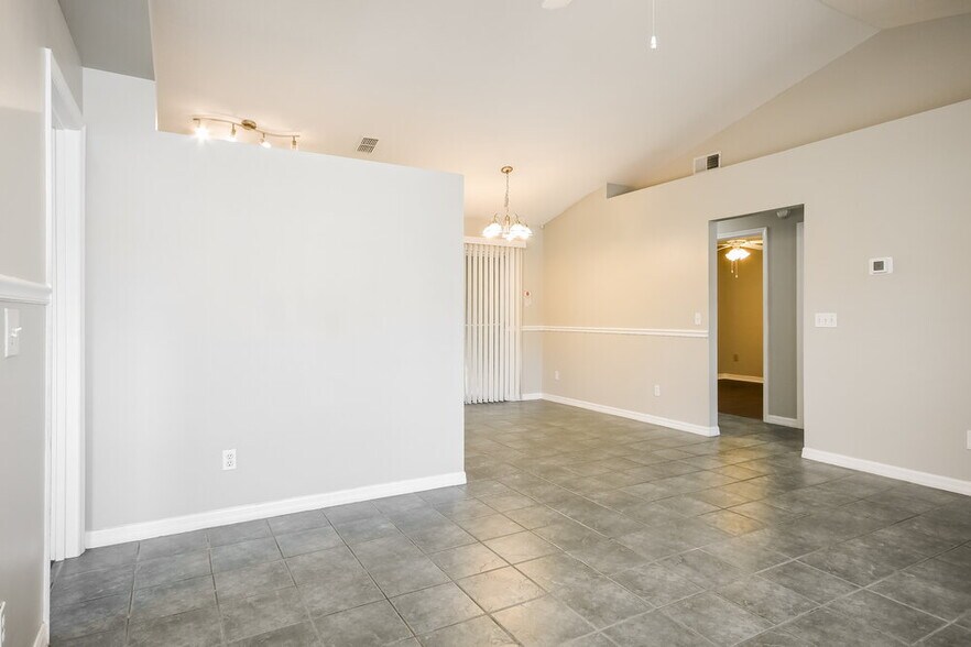 Building Photo - 10525 Reagans Run Dr