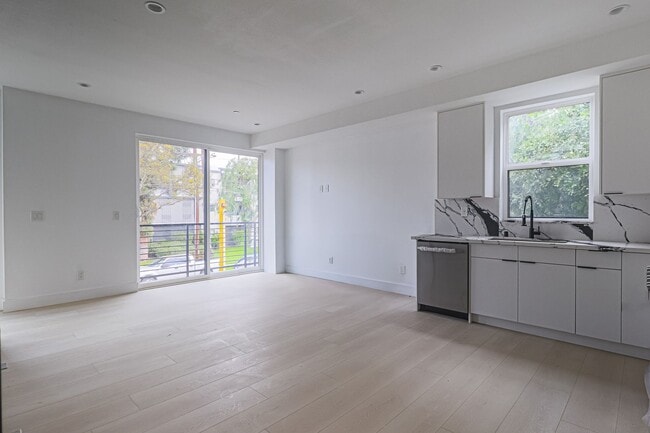 Building Photo - NEW CONSTRUCTION LUXURY 4 BED TOWNHOMES WITH ROOF DECKS