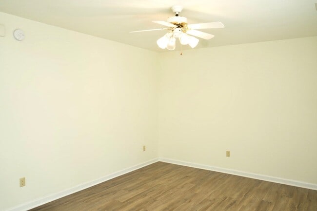 Building Photo - 111 Darien Terrace