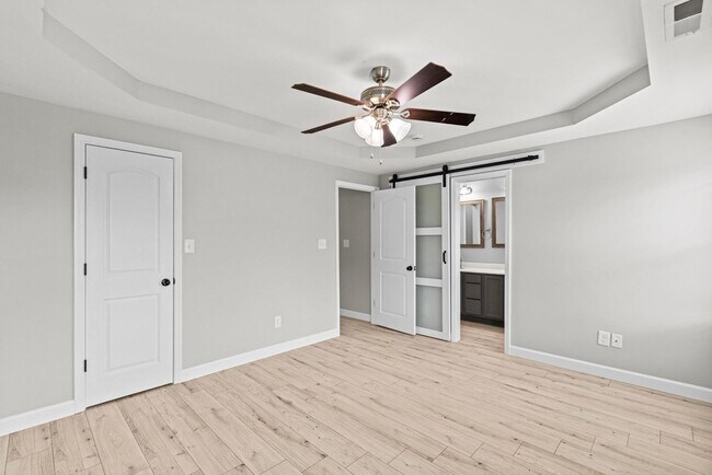 Building Photo - Bridgeport Home with Community Pool!