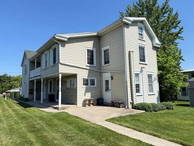 Building Photo - 147 Manheim St