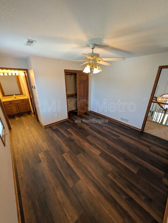 Building Photo - 3905 SW 14 St Ct