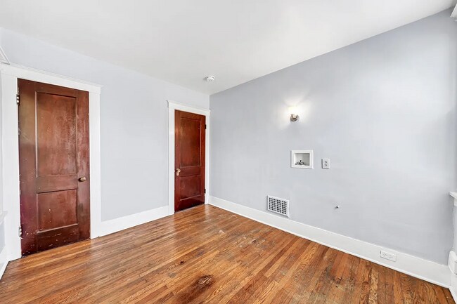 Building Photo - 238 Crestwood Ave