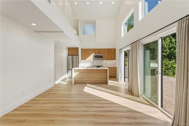 Building Photo - 6200 Woodlake Ave