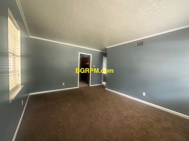 Building Photo - 3 BD, 1 1/2 BA, in Jacksonville,
